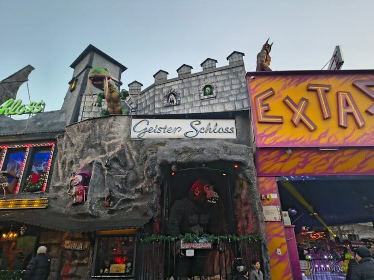 California's Haunted Attractions: Exploring Spooky Animatronics & Eerie Lore