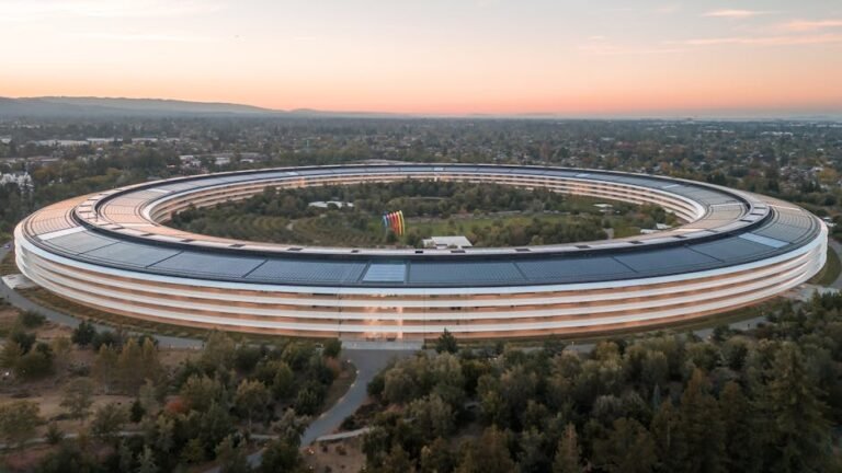 California's Tech Frontier: Top Innovation Tours & Futuristic Attractions