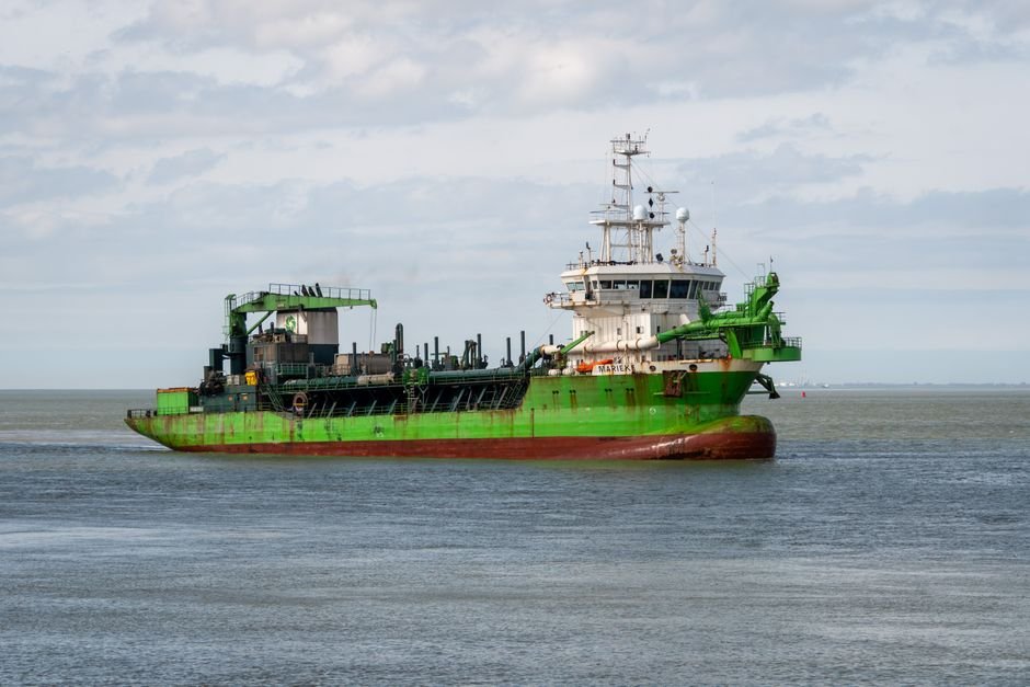 California's Green Shipping Future: Innovations for a Cleaner Coast